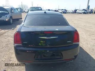 2016 Chrysler 300 S z VIN 2C3CCAGG4GH217056, wystawiony jako IAAI lot #42083625 z przebiegiem 90 977 mil mil oraz . Historia ofert i sprzedaży dostępna na DreamBid. Obrazek 16.