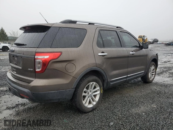 2015 Ford Explorer XLT with VIN 1FM5K8D8XFGC51182, listed as a Copart auction lot 44269345 with 121,858 mi miles and Salvage Title. Bid and sale history available at carsss.com. Image 3.