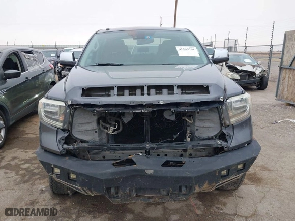 2018 Toyota Tundra 4WD SR5 with VIN 5TFAW5F13JX720398, listed as a IAAI auction lot 41543704 with 261,782 mi miles. Bid and sale history available at carsss.com. Image 12.