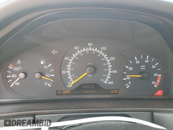 1999 Mercedes-Benz E 320 z VIN WDBJF65H0XA912702, wystawiony jako Copart lot #58131035 z przebiegiem 144 087 mil mil oraz Szkoda całkowita • Salvage title. Historia ofert i sprzedaży dostępna na DreamBid. Obrazek 9.