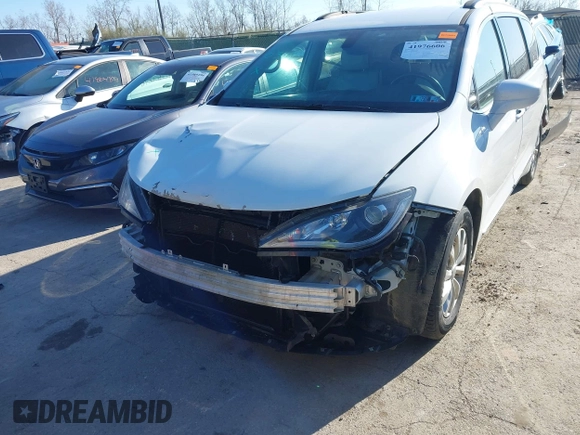 2017 Chrysler Pacifica Touring L with VIN 2C4RC1BG8HR677720, listed as a IAAI auction lot 41976606 with 170,175 mi miles and . Bid and sale history available at DreamBid. Image 6.