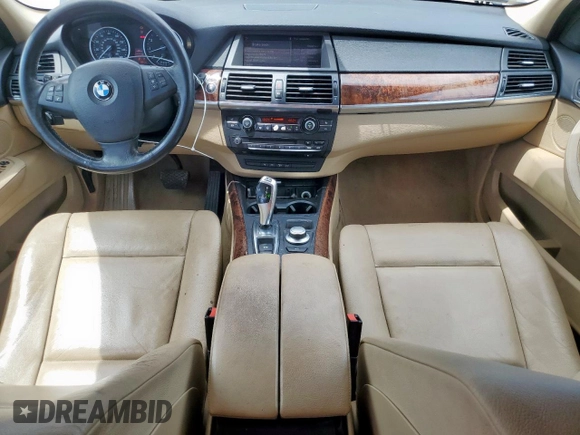 2008 BMW X5 3.0si z VIN 5UXFE43588L009967, wystawiony jako Copart lot #57900245 z przebiegiem 137 882 mil mil oraz Czysty tytuł • Clean title. Historia ofert i sprzedaży dostępna na DreamBid. Obrazek 8.