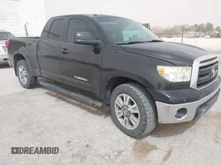 2013 Toyota Tundra z VIN 5TFRM5F19DX063197, wystawiony jako IAAI lot #41799886 z przebiegiem 351 859 mil mil oraz . Historia ofert i sprzedaży dostępna na DreamBid. Obrazek 1.