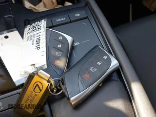 2020 Lexus ES with VIN 58ADZ1B14LU060691, listed as a IAAI auction lot 41633019 with 28,176 mi miles. Bid and sale history available at carsss.com. Image 11.
