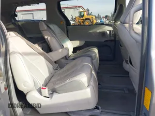 2011 Toyota Sienna XLE with VIN 5TDDK3DC9BS019003, listed as a IAAI auction lot 41359834 with 1 mi miles. Bid and sale history available at carsss.com. Image 8.