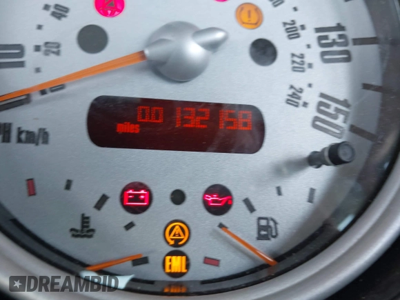 2004 MINI Hardtop S z VIN WMWRE33474TD80161, wystawiony jako IAAI lot #42585952 z przebiegiem 132 158 mil mil oraz . Historia ofert i sprzedaży dostępna na DreamBid. Obrazek 7.
