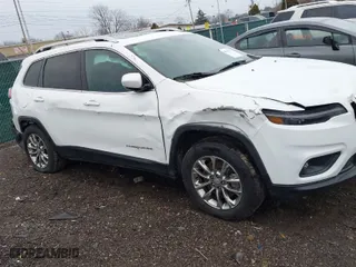 2021 Jeep Cherokee Latitude Lux with VIN 1C4PJMMX5MD133846, listed as a IAAI auction lot 41649737 with 145,382 mi miles. Bid and sale history available at carsss.com. Image 6.