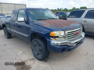 2000 GMC Sierra 1500 SLE z VIN 1GTEC19T3YZ288832, wystawiony jako IAAI lot #42121892 z przebiegiem 325 524 mil mil oraz . Historia ofert i sprzedaży dostępna na DreamBid. Obrazek 1.