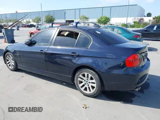 2007 BMW 3 Series 328i with VIN WBAVC53587FZ71348, listed as a IAAI auction lot 42057532 with 198,307 mi miles and . Bid and sale history available at carsss.com. Image 3.