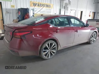 2020 Nissan Altima 2.5 SR with VIN 1N4BL4CV3LC282500, listed as a IAAI auction lot 38950394 with 61,401 mi miles. Bid and sale history available at carsss.com. Image 4.