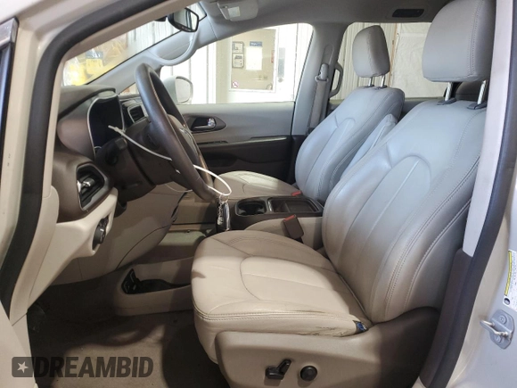 2019 Chrysler Pacifica Touring Plus z VIN 2C4RC1FG3KR636753, wystawiony jako Copart lot #60466095 z przebiegiem 109 678 mil mil oraz Szkoda całkowita • Salvage title. Historia ofert i sprzedaży dostępna na DreamBid. Obrazek 7.