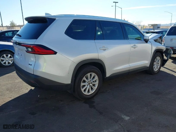 2024 Toyota Grand Highlander Hybrid XLE with VIN 5TDACAB55RS026565, listed as a IAAI auction lot 41574680 with 31,804 mi miles. Bid and sale history available at carsss.com. Image 4.