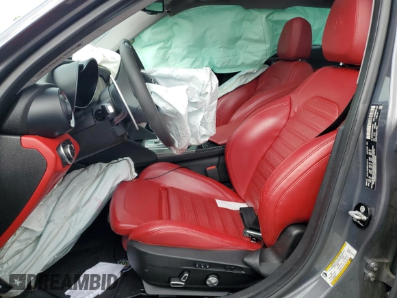 2018 Alfa Romeo Giulia Ti Sport z VIN ZARFAECN3J7576014, wystawiony jako Copart lot #52408195 z przebiegiem Nie podano mil oraz Szkody całkowita. Historia ofert i sprzedaży dostępna na DreamBid. Obrazek 7.