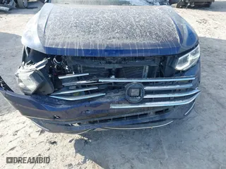 2022 Volkswagen Tiguan SEL R-Line with VIN 3VV4B7AX6NM050942, listed as a IAAI auction lot 41067353 with 38,634 mi miles. Bid and sale history available at carsss.com. Image 6.