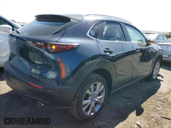 2022 Mazda CX-30 S Select z VIN 3MVDMBBL4NM441240, wystawiony jako Copart lot #64827023 z przebiegiem 5 623 mil mil oraz Czysty tytuł • Clean title. Historia ofert i sprzedaży dostępna na DreamBid. Obrazek 3.