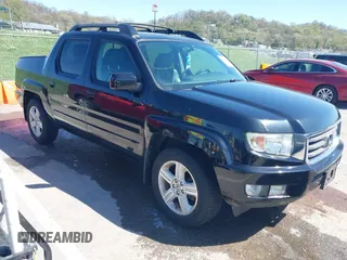 2013 Honda Ridgeline RTL z VIN 5FPYK1F57DB005538, wystawiony jako IAAI lot #41985586 z przebiegiem 152 697 mil mil oraz . Historia ofert i sprzedaży dostępna na DreamBid. Obrazek 1.