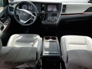 2020 Toyota Sienna XLE z VIN 5TDDZ3DC0LS231768, wystawiony jako Copart lot #54938104 z przebiegiem 47 345 mil mil oraz Szkoda całkowita • Salvage title. Historia ofert i sprzedaży dostępna na DreamBid. Obrazek 8.