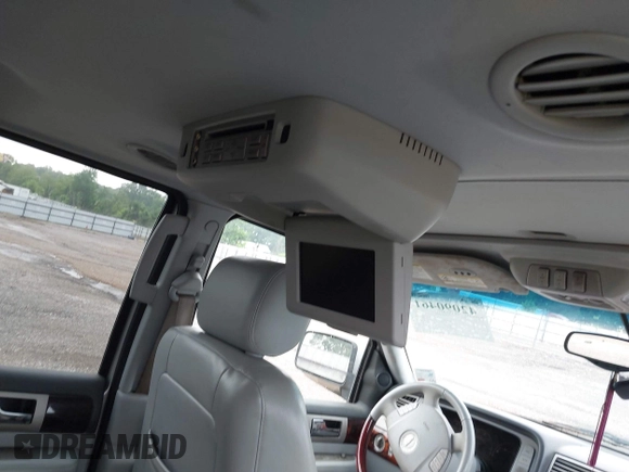 2005 Lincoln Navigator Luxury with VIN 5LMFU27585LJ15553, listed as a IAAI auction lot 42090461 with 243,871 mi miles. Bid and sale history available at carsss.com. Image 15.