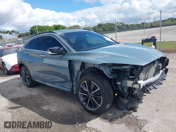 2023 Infiniti QX55 Luxe z VIN 3PCAJ5JRXPF117396, wystawiony jako IAAI lot #41672269 z przebiegiem 9 708 mil mil oraz . Historia ofert i sprzedaży dostępna na DreamBid. Obrazek 1.
