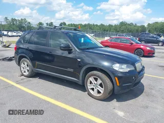 2012 BMW X5 35d z VIN 5UXZW0C54CL669807, wystawiony jako IAAI lot #42535109 z przebiegiem 191 000 mil mil oraz . Historia ofert i sprzedaży dostępna na DreamBid. Obrazek 1.