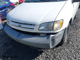 2000 Toyota Sienna LE with VIN 4T3ZF13C8YU256668, listed as a IAAI auction lot 41659040 with 387,876 mi miles. Bid and sale history available at carsss.com. Image 6.
