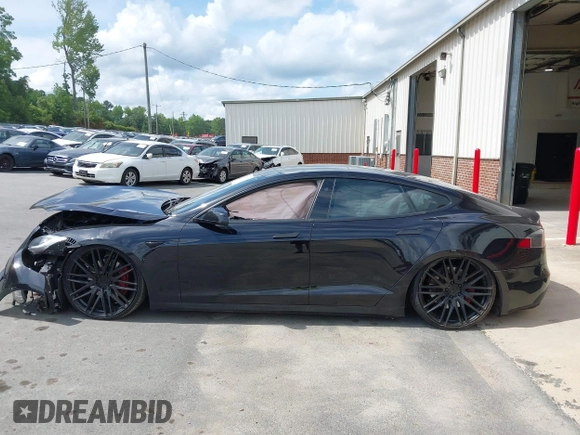 2016 Tesla Model S 90D z VIN 5YJSA1E46GF162217, wystawiony jako IAAI lot #42502493 z przebiegiem Nie podano mil oraz . Historia ofert i sprzedaży dostępna na DreamBid. Obrazek 15.