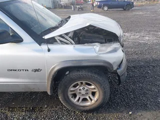 2002 Dodge Dakota with VIN 1B7GL12X42S698285, listed as a IAAI auction lot 40826030 with 211,936 mi miles and . Bid and sale history available at carsss.com. Image 18.