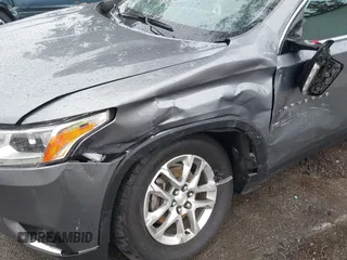 2018 Chevrolet Traverse LT Cloth with VIN 1GNERGKW8JJ220611, listed as a IAAI auction lot 41792976 with 71,705 mi miles. Bid and sale history available at carsss.com. Image 6.