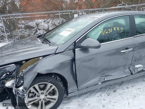 2019 Hyundai Sonata Sport with VIN 5NPE34AF2KH816737, listed as a IAAI auction lot 41631823 with 31,207 mi miles. Bid and sale history available at carsss.com. Image 18.