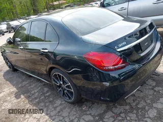 2019 Mercedes-Benz C 300 z VIN 55SWF8DB9KU321914, wystawiony jako IAAI lot #42032140 z przebiegiem 84 967 mil mil oraz . Historia ofert i sprzedaży dostępna na DreamBid. Obrazek 3.