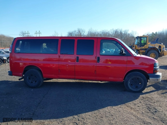 2012 Chevrolet Express Passenger 1LT with VIN 1GAZG1FG8C1109469, listed as a IAAI auction lot 41319826 with 246,801 mi miles. Bid and sale history available at carsss.com. Image 13.
