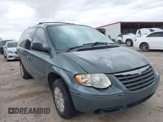 2006 Chrysler Town & Country LWB LX with VIN 2A4GP44R56R833456, listed as a IAAI auction lot 41720958 with 184,843 mi miles. Bid and sale history available at carsss.com. Image 1.
