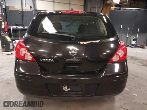 2011 Nissan Versa S z VIN 3N1BC1CPXBL497663, wystawiony jako IAAI lot #42340806 z przebiegiem 305 403 mil mil oraz . Historia ofert i sprzedaży dostępna na DreamBid. Obrazek 16.