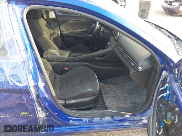 2022 Hyundai Elantra SEL z VIN KMHLN4AG9NU337327, wystawiony jako IAAI lot #41988122 z przebiegiem 63 137 mil mil oraz . Historia ofert i sprzedaży dostępna na DreamBid. Obrazek 5.