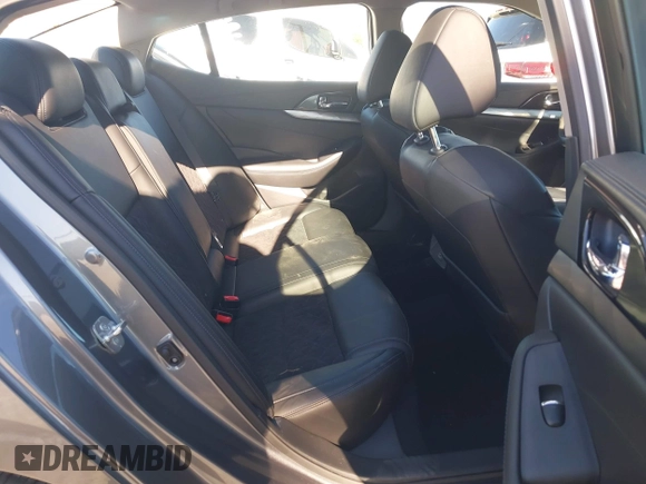 2018 Nissan Maxima Platinum z VIN 1N4AA6AP7JC392710, wystawiony jako IAAI lot #41866951 z przebiegiem 49 026 mil mil oraz . Historia ofert i sprzedaży dostępna na DreamBid. Obrazek 8.
