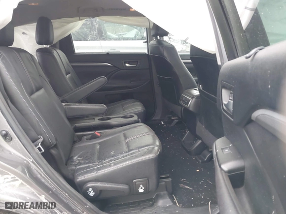 2017 Toyota Highlander XLE with VIN 5TDJZRFH7HS371208, listed as a IAAI auction lot 41720517 with 184,647 mi miles. Bid and sale history available at carsss.com. Image 8.