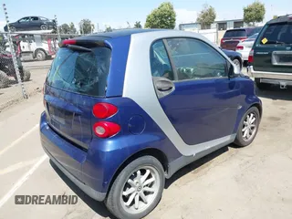2008 Smart fortwo Pure z VIN WMEEJ31X38K195867, wystawiony jako IAAI lot #42596180 z przebiegiem 53 634 mil mil oraz . Historia ofert i sprzedaży dostępna na DreamBid. Obrazek 4.