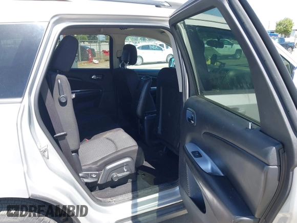 2014 Dodge Journey SXT z VIN 3C4PDDBG8ET212188, wystawiony jako IAAI lot #42101266 z przebiegiem 101 553 mil mil oraz . Historia ofert i sprzedaży dostępna na DreamBid. Obrazek 8.