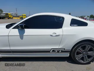 2013 Ford Mustang V6 z VIN 1ZVBP8AM4D5271864, wystawiony jako IAAI lot #42427887 z przebiegiem 149 530 mil mil oraz . Historia ofert i sprzedaży dostępna na DreamBid. Obrazek 14.