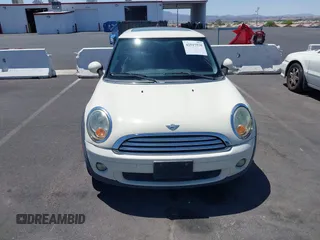 2007 MINI Hardtop with VIN WMWMF33567TU62285, listed as a IAAI auction lot 42517575 with 137,542 mi miles and . Bid and sale history available at DreamBid. Image 6.
