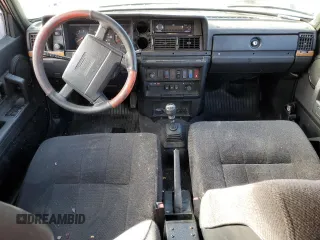 1993 Volvo 240 z VIN YV1AS8801P1487953, wystawiony jako Copart lot #77392634 z przebiegiem 270 844 mil mil oraz Szkody całkowita. Historia ofert i sprzedaży dostępna na DreamBid. Obrazek 8.