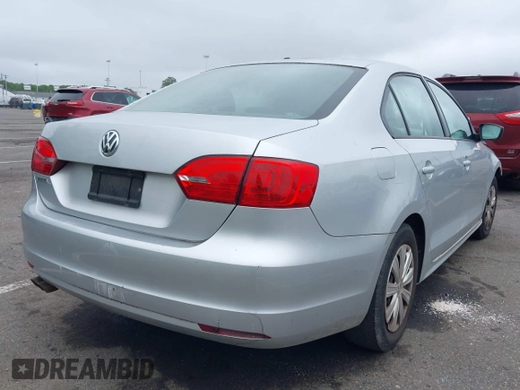 2014 Volkswagen Jetta S z VIN 3VW2K7AJ7EM217758, wystawiony jako IAAI lot #42461868 z przebiegiem 141 962 mil mil oraz . Historia ofert i sprzedaży dostępna na DreamBid. Obrazek 4.