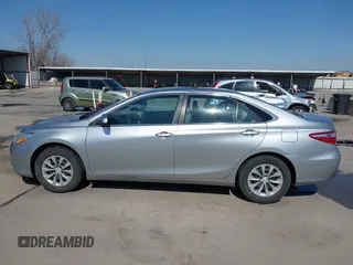 2017 Toyota Camry XLE z VIN 4T1BF1FK0HU391480, wystawiony jako IAAI lot #41775274 z przebiegiem 138 304 mil mil oraz . Historia ofert i sprzedaży dostępna na DreamBid. Obrazek 14.
