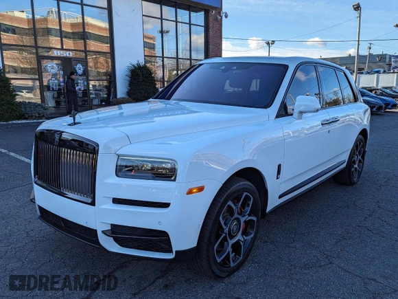 2022 Rolls-Royce Cullinan Black Badge z VIN SLATV8C02NU212169, wystawiony jako Copart lot #45190395 z przebiegiem 5 245 mil mil oraz Czysty tytuł • Clean title. Historia ofert i sprzedaży dostępna na DreamBid. Obrazek 2.