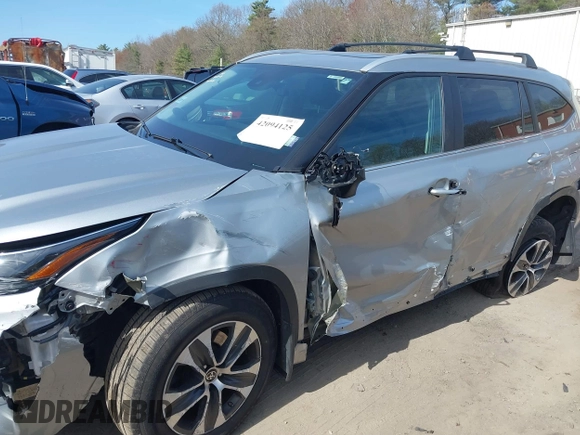 2023 Toyota Highlander L z VIN 5TDKDRBH6PS044676, wystawiony jako IAAI lot #42094125 z przebiegiem 102 903 mil mil oraz . Historia ofert i sprzedaży dostępna na DreamBid. Obrazek 6.