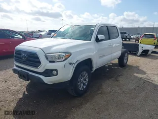 2018 Toyota Tacoma SR5 with VIN 5TFAZ5CN0JX063364, listed as a IAAI auction lot 41752426 with NaN miles. Bid and sale history available at carsss.com. Image 22.