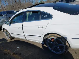2011 Volkswagen CC Lux Plus with VIN WVWHN7AN8BE705786, listed as a IAAI auction lot 41727591 with Not Provided miles. Bid and sale history available at carsss.com. Image 13.