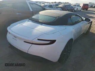 2020 Aston Martin DB11 z VIN SCFRMFCW2LGM09449, wystawiony jako Copart lot #75221044 z przebiegiem Nie podano mil oraz Nie do naprawy. Historia ofert i sprzedaży dostępna na DreamBid. Obrazek 3.