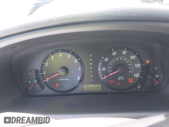2004 Hyundai Elantra GLS z VIN KMHDN46D74U781436, wystawiony jako IAAI lot #42260519 z przebiegiem 132 943 mil mil oraz . Historia ofert i sprzedaży dostępna na DreamBid. Obrazek 7.