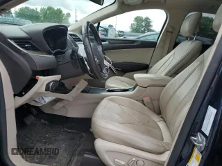 2017 Lincoln MKC Reserve z VIN 5LMCJ3D92HUL32426, wystawiony jako Copart lot #58650355 z przebiegiem 73 445 mil mil oraz Szkoda całkowita • Salvage title. Historia ofert i sprzedaży dostępna na DreamBid. Obrazek 7.